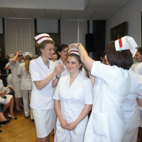 Uroczystość czepkowania absolwentek Wydziału Położnictwa Warszawskiego Uniwersytetu Medycznego w dniu 7 lipca 2011 r.