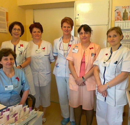 Protest solidarnościowy WOIPiP ze strajkującymi pielęgniarkami z Wojewódzkiego Szpitala Specjalistycznego w Koninie